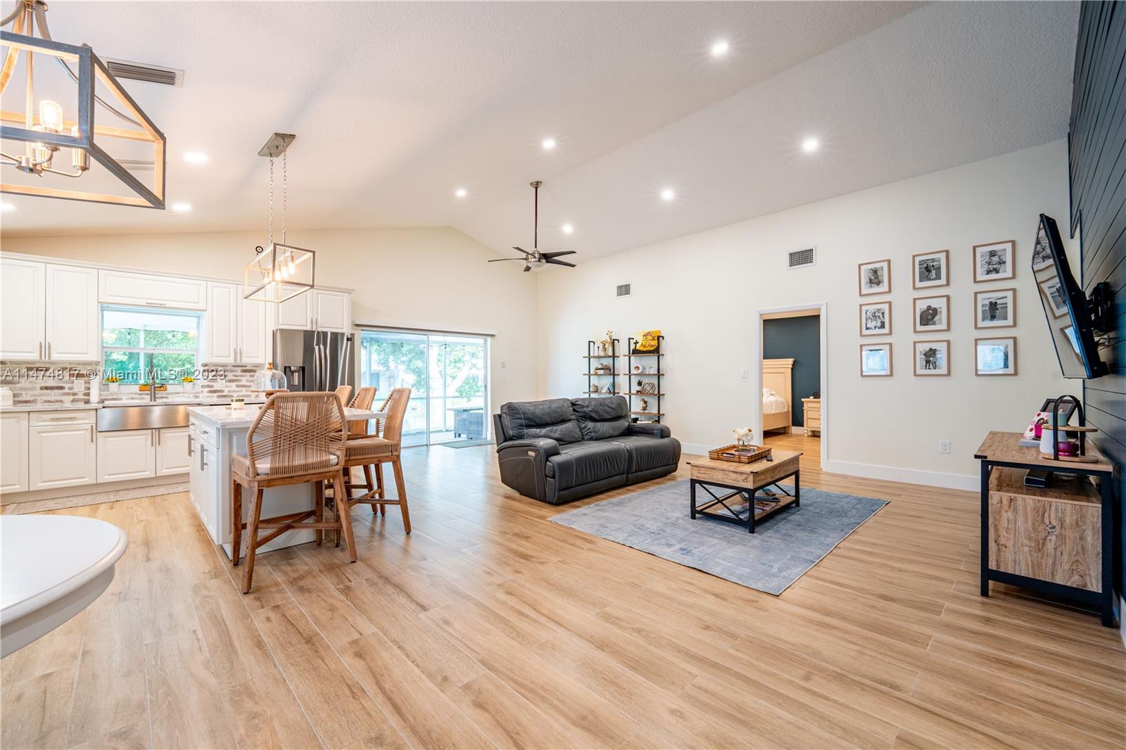 SAWGRASS ESTATES - Residential Lease