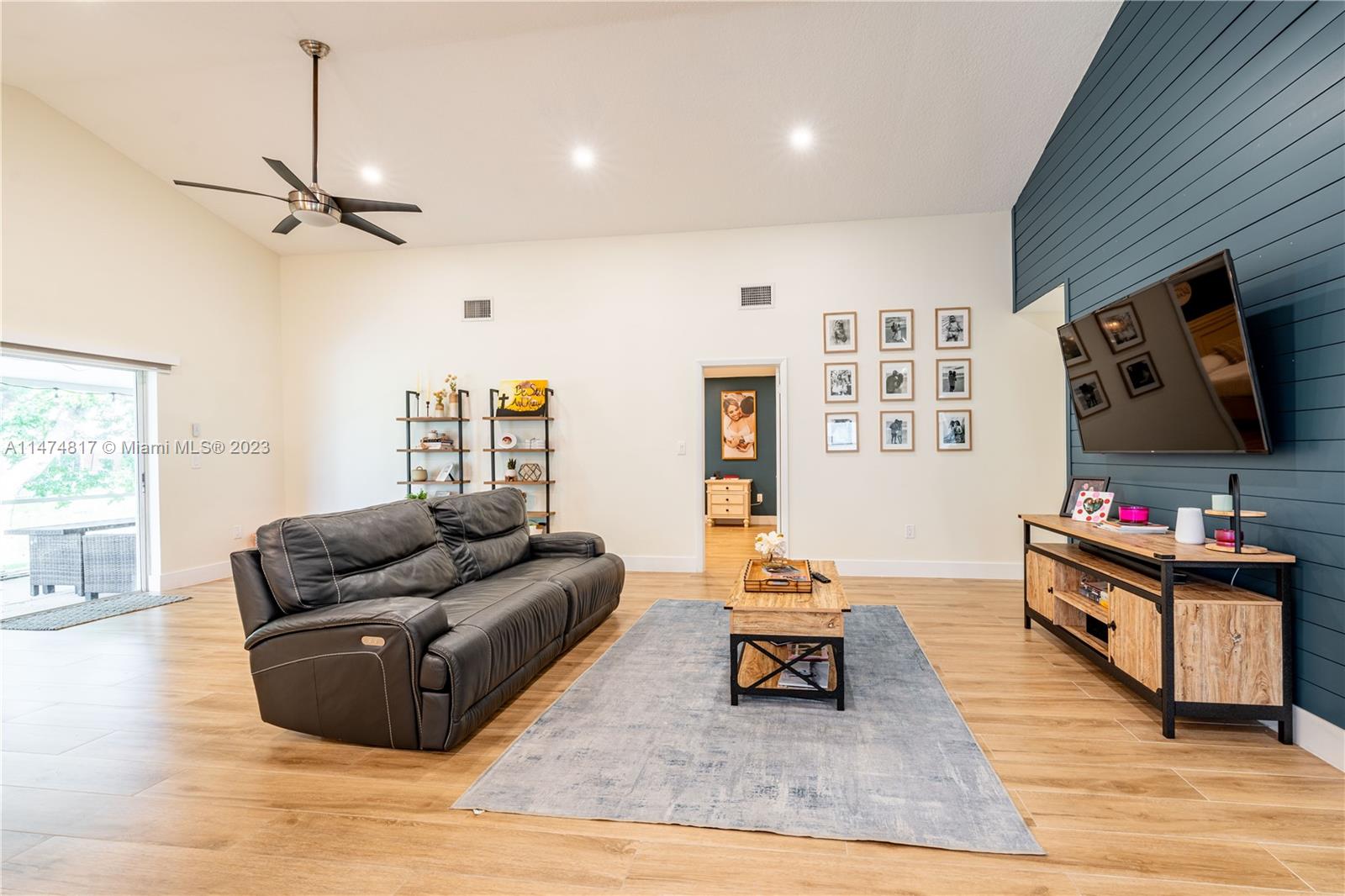 SAWGRASS ESTATES - Residential Lease