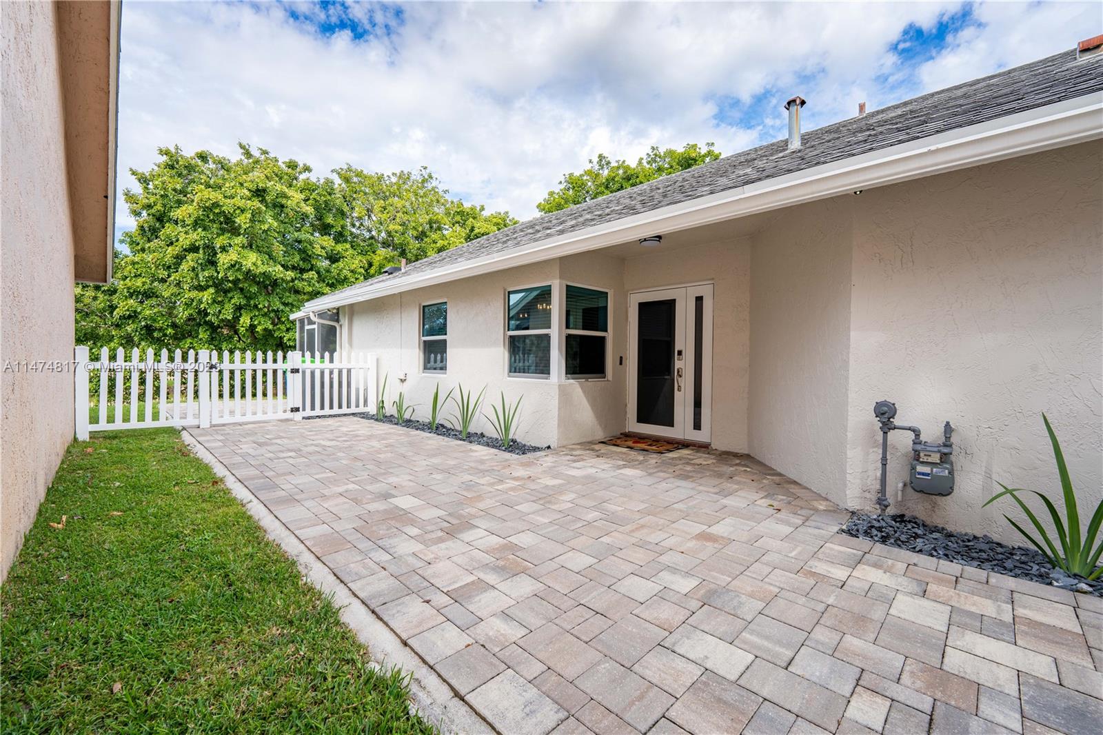 SAWGRASS ESTATES - Residential Lease