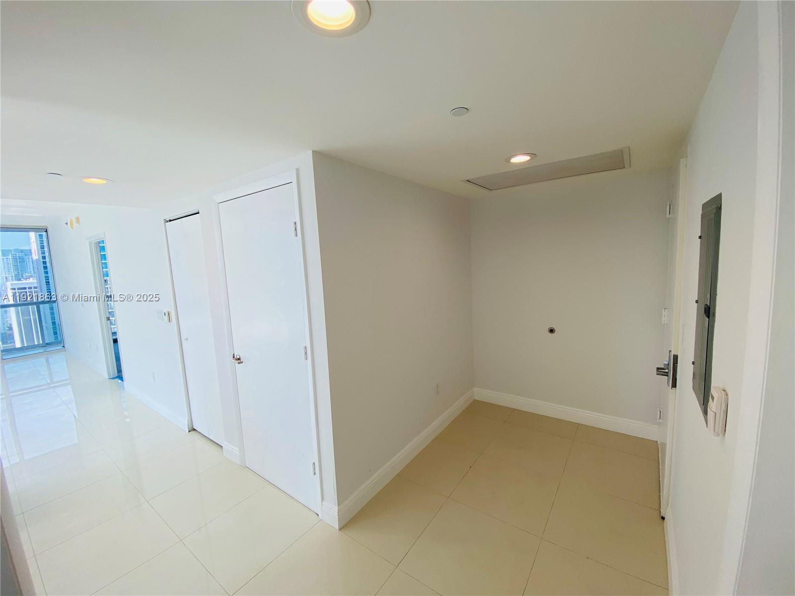 ICONBRICKELL CONDO NO 1 - Residential