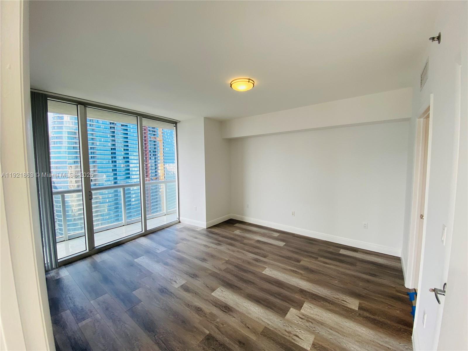 ICONBRICKELL CONDO NO 1 - Residential