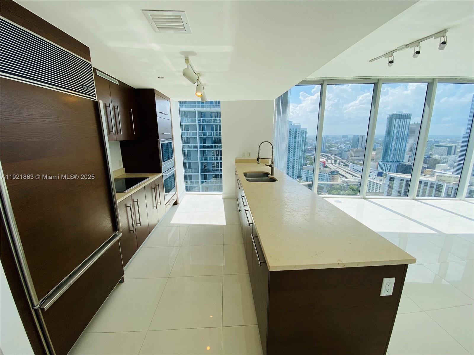 ICONBRICKELL CONDO NO 1 - Residential