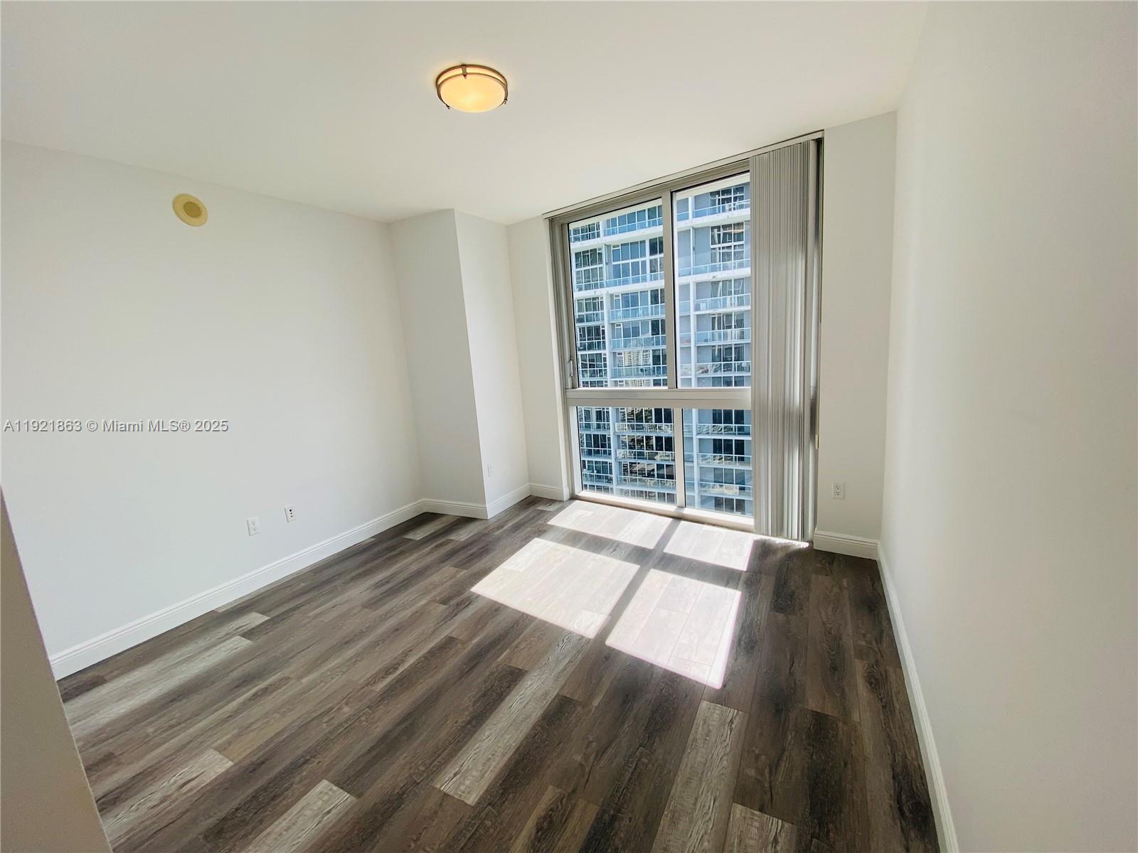 ICONBRICKELL CONDO NO 1 - Residential