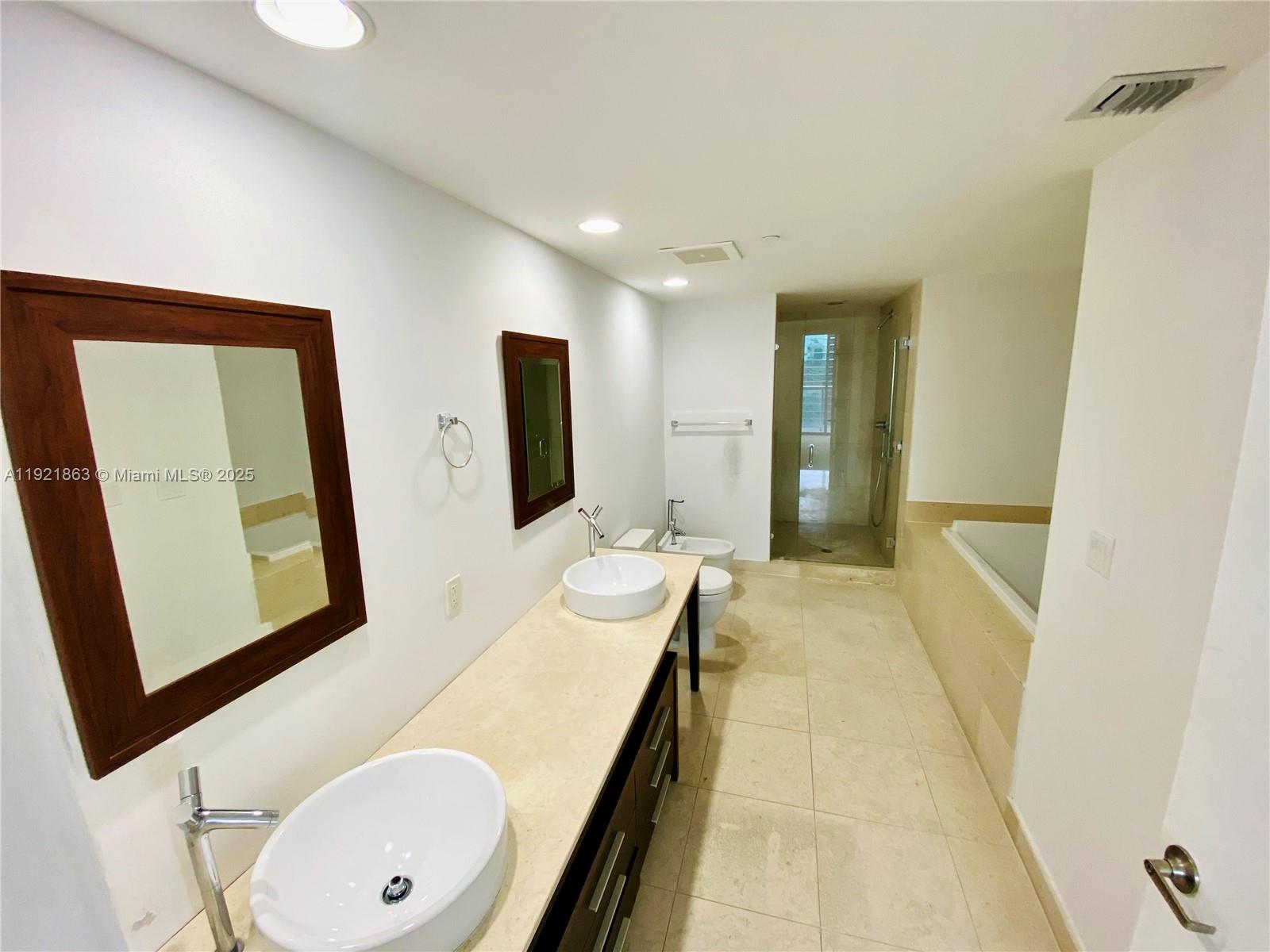ICONBRICKELL CONDO NO 1 - Residential