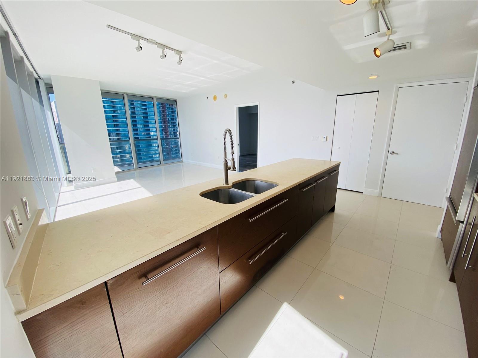 ICONBRICKELL CONDO NO 1 - Residential