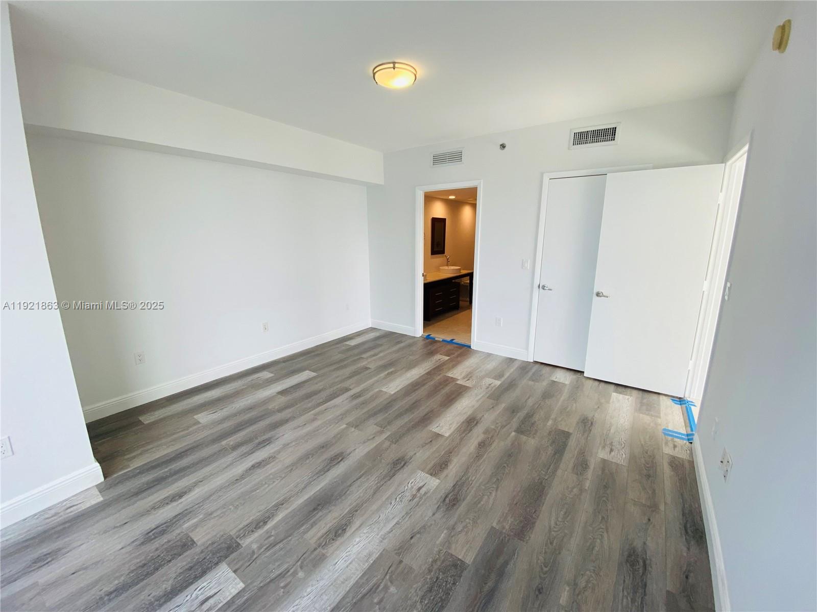 ICONBRICKELL CONDO NO 1 - Residential