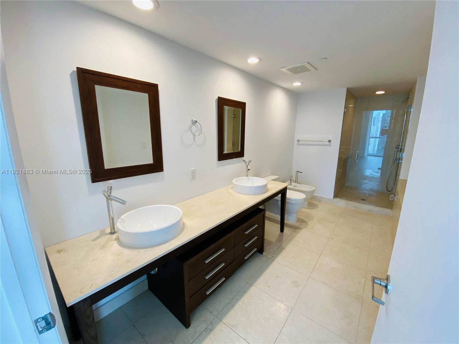 ICONBRICKELL CONDO NO 1 - Residential