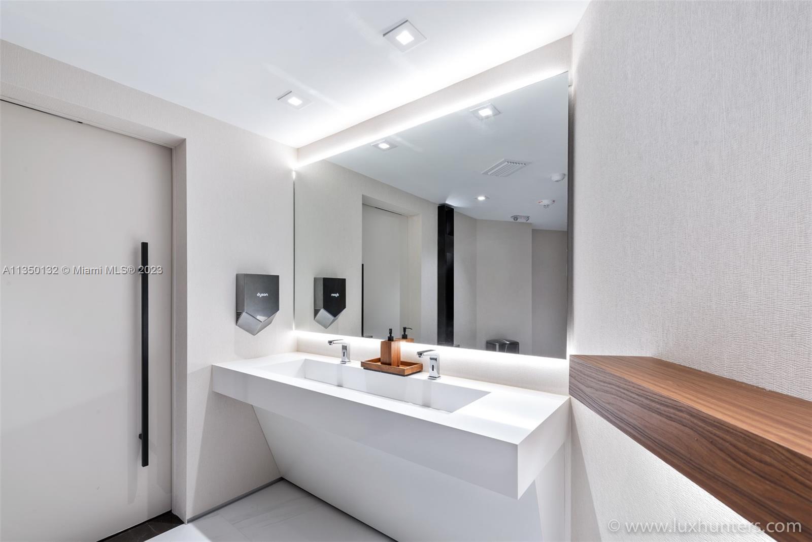 PORTOFINO TOWER CONDO - Residential