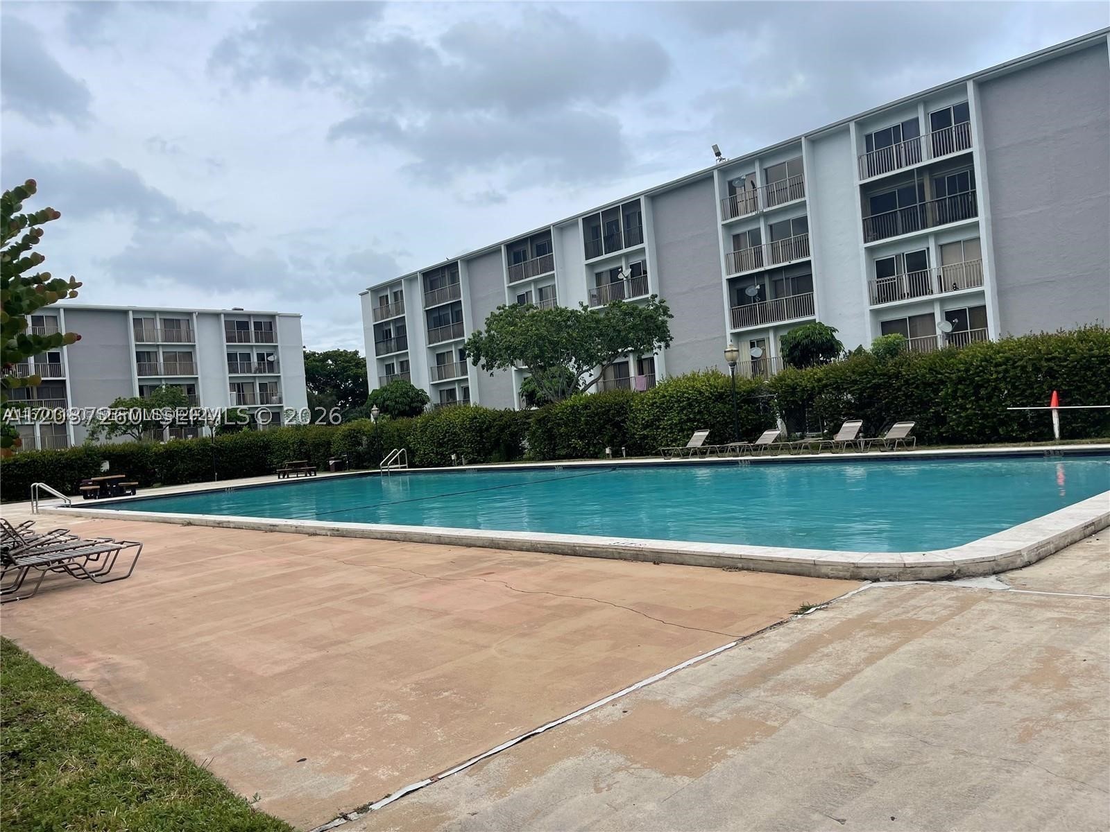 LAKESHORE AT UNIVERSITY P - Residential Lease