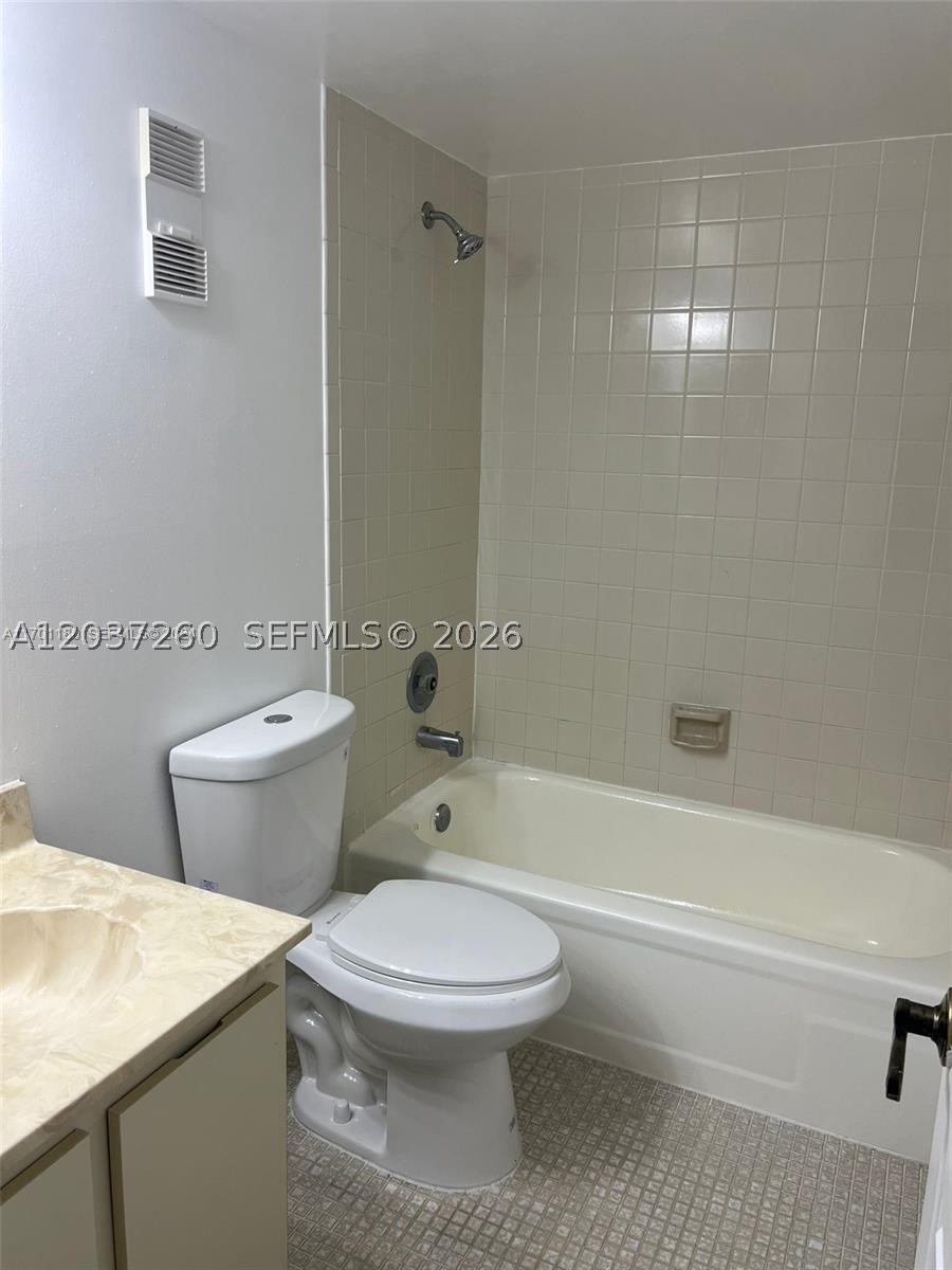 LAKESHORE AT UNIVERSITY P - Residential Lease