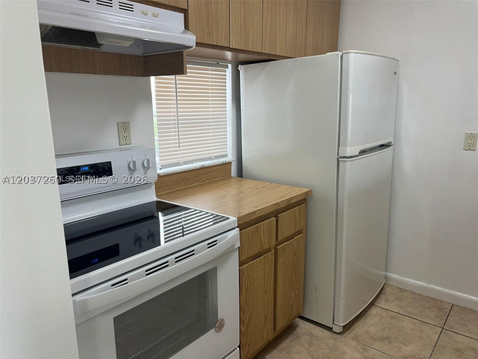 LAKESHORE AT UNIVERSITY P - Residential Lease