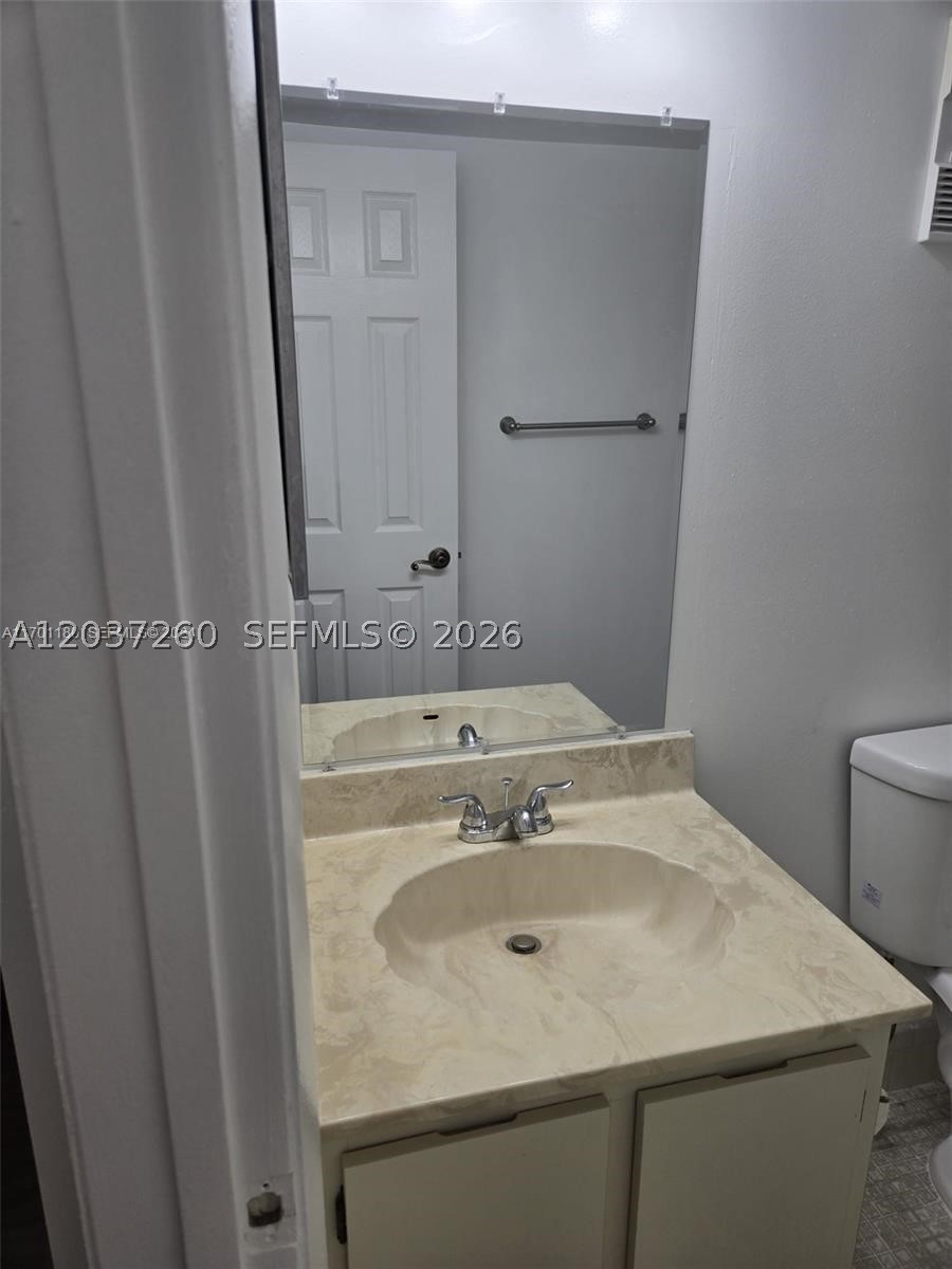 LAKESHORE AT UNIVERSITY P - Residential Lease