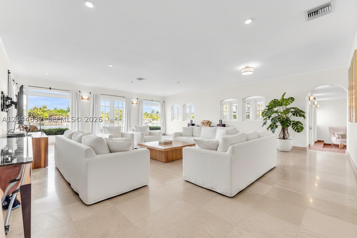 TREASURE ISLAND - Residential