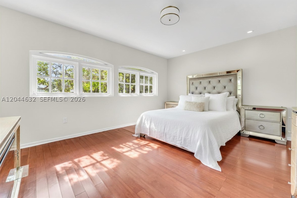 TREASURE ISLAND - Residential