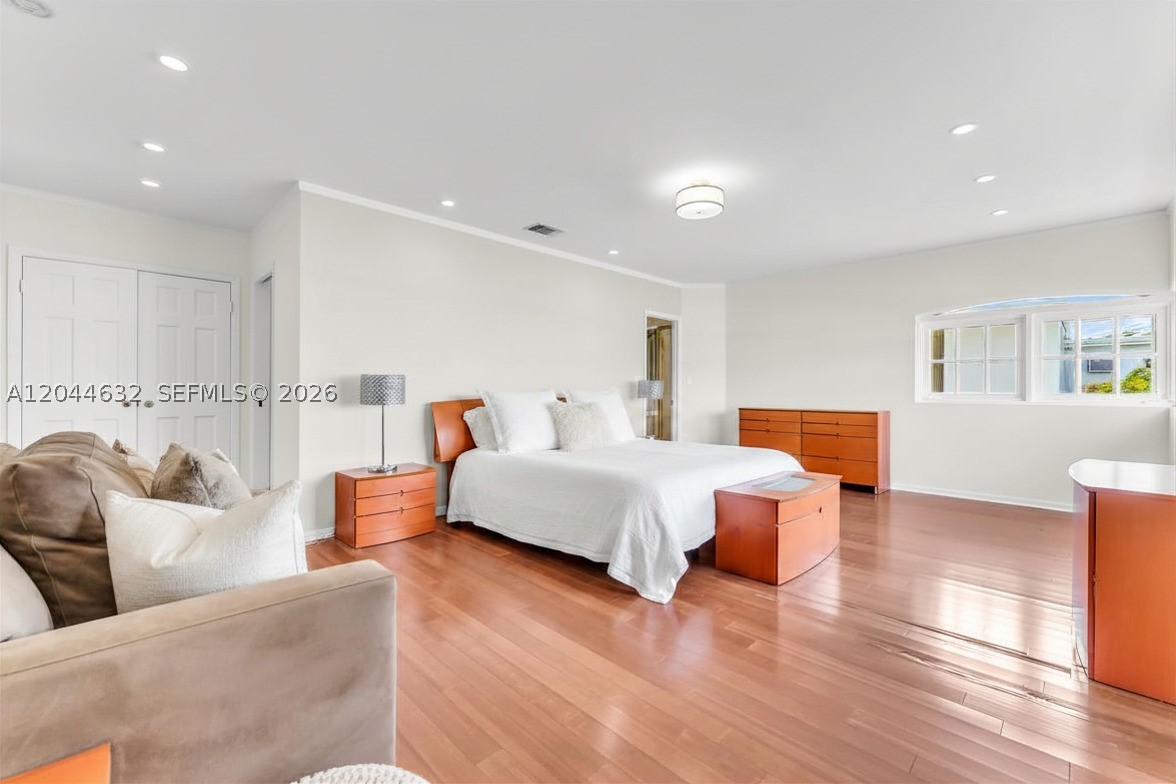 TREASURE ISLAND - Residential