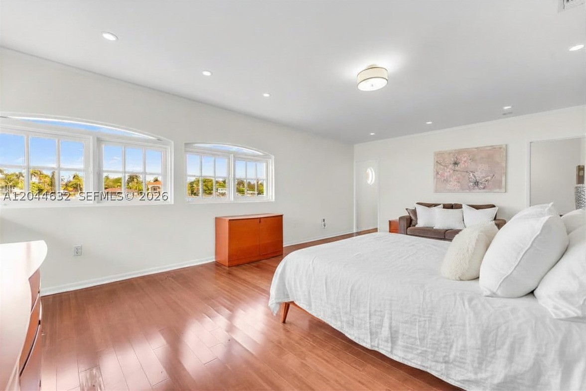 TREASURE ISLAND - Residential