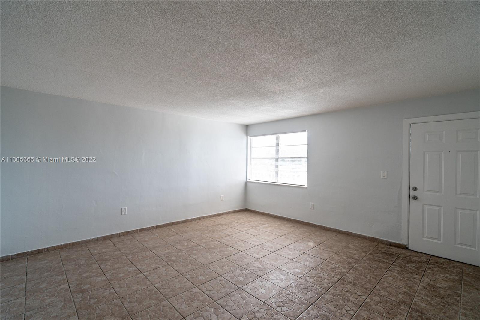 ENCLAVE TOWER CONDO - Residential Lease