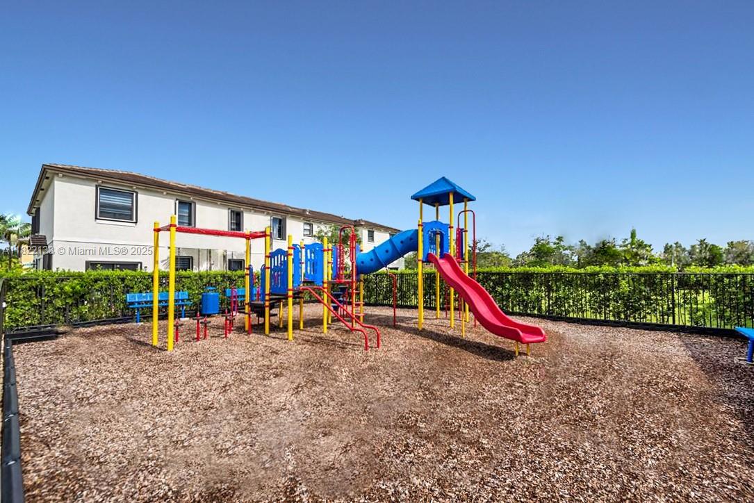 PALOMINO LAKES - Residential