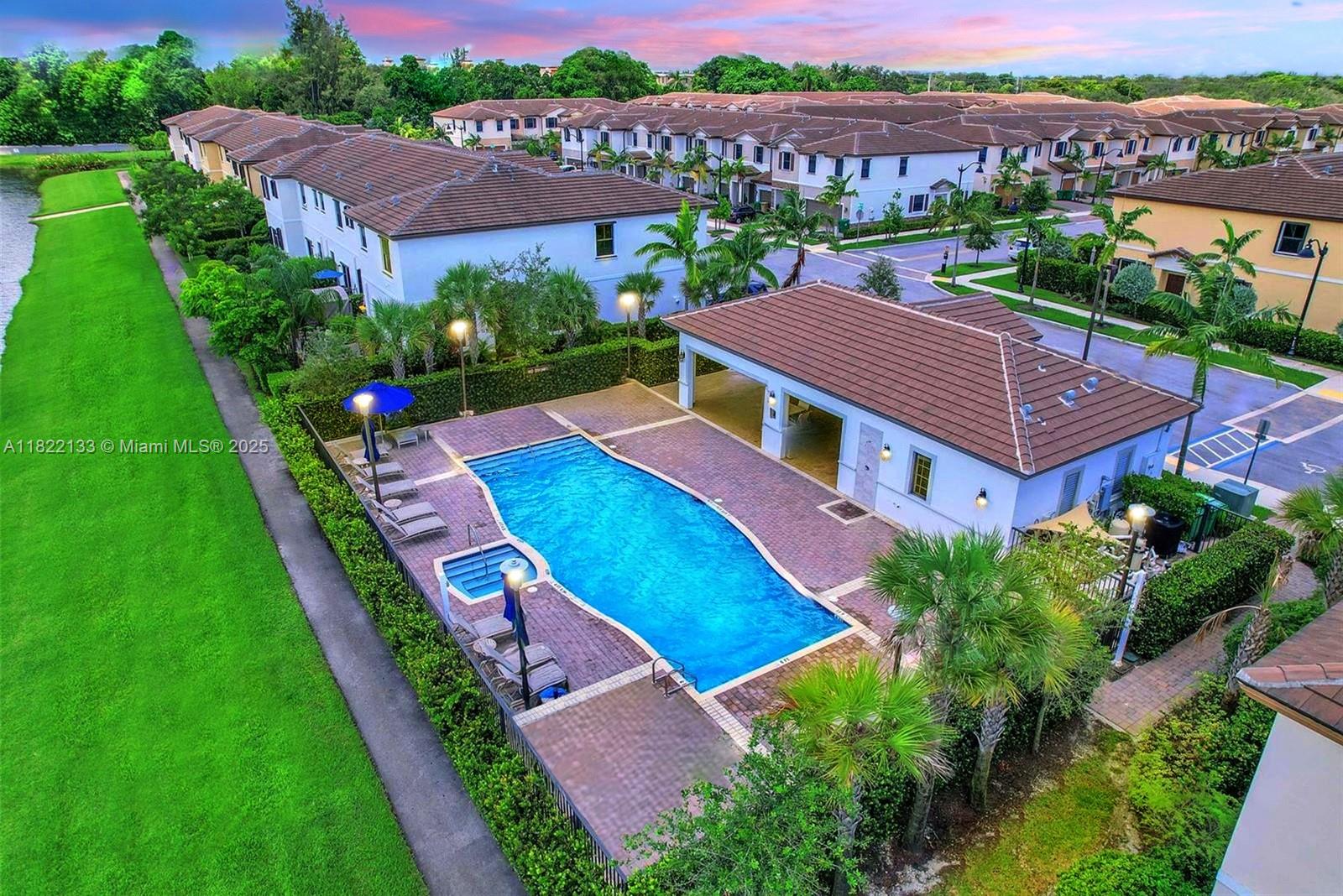 PALOMINO LAKES - Residential