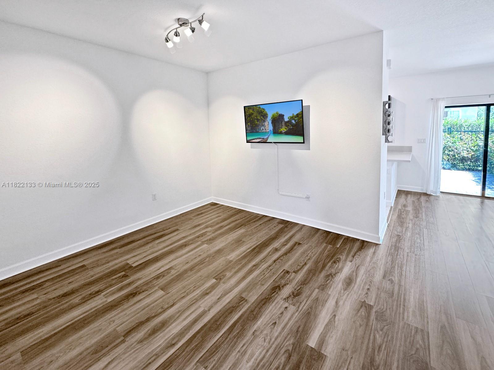 PALOMINO LAKES - Residential