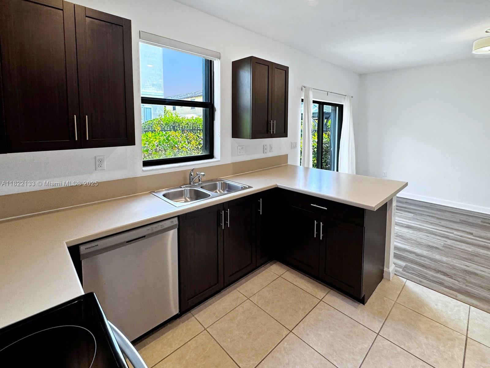 PALOMINO LAKES - Residential