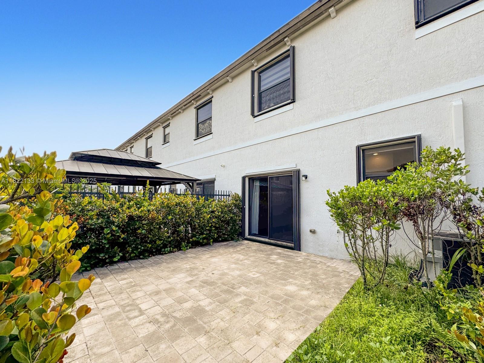 PALOMINO LAKES - Residential