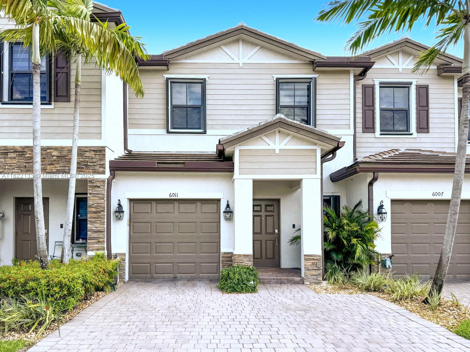 PALOMINO LAKES - Residential