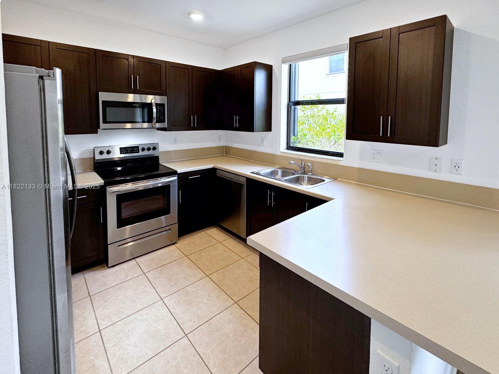 PALOMINO LAKES - Residential