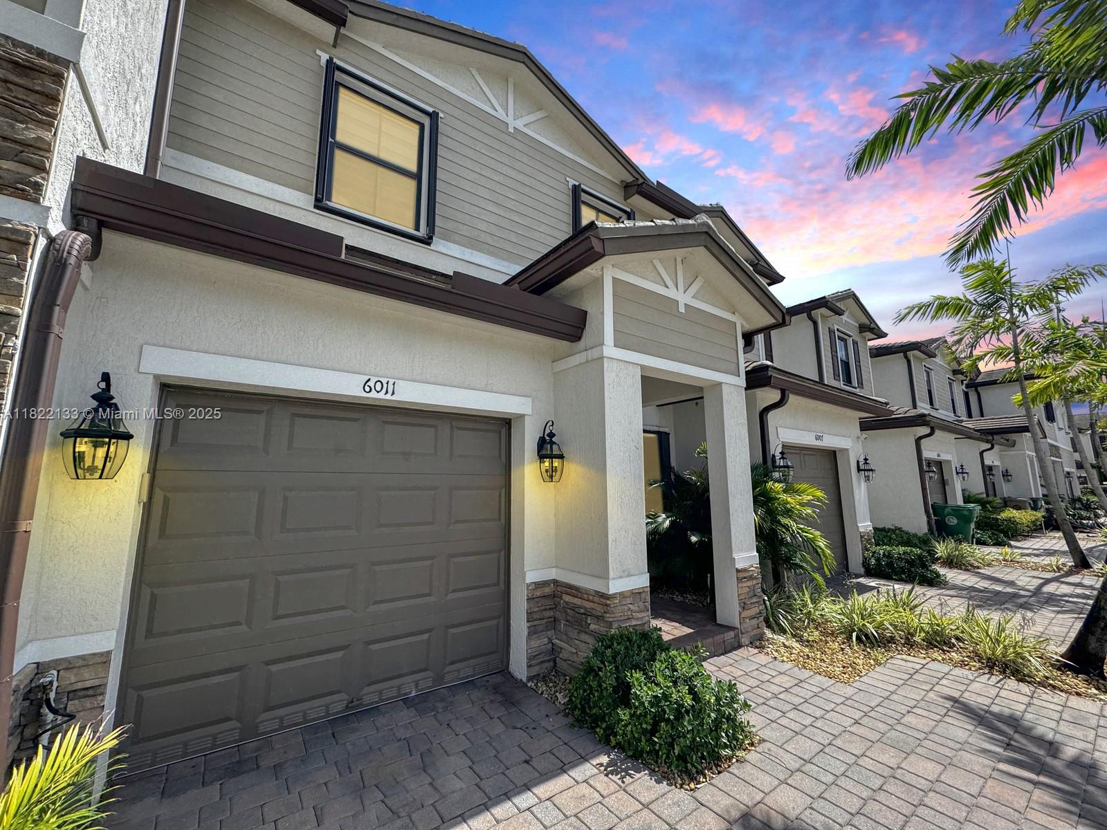 PALOMINO LAKES - Residential