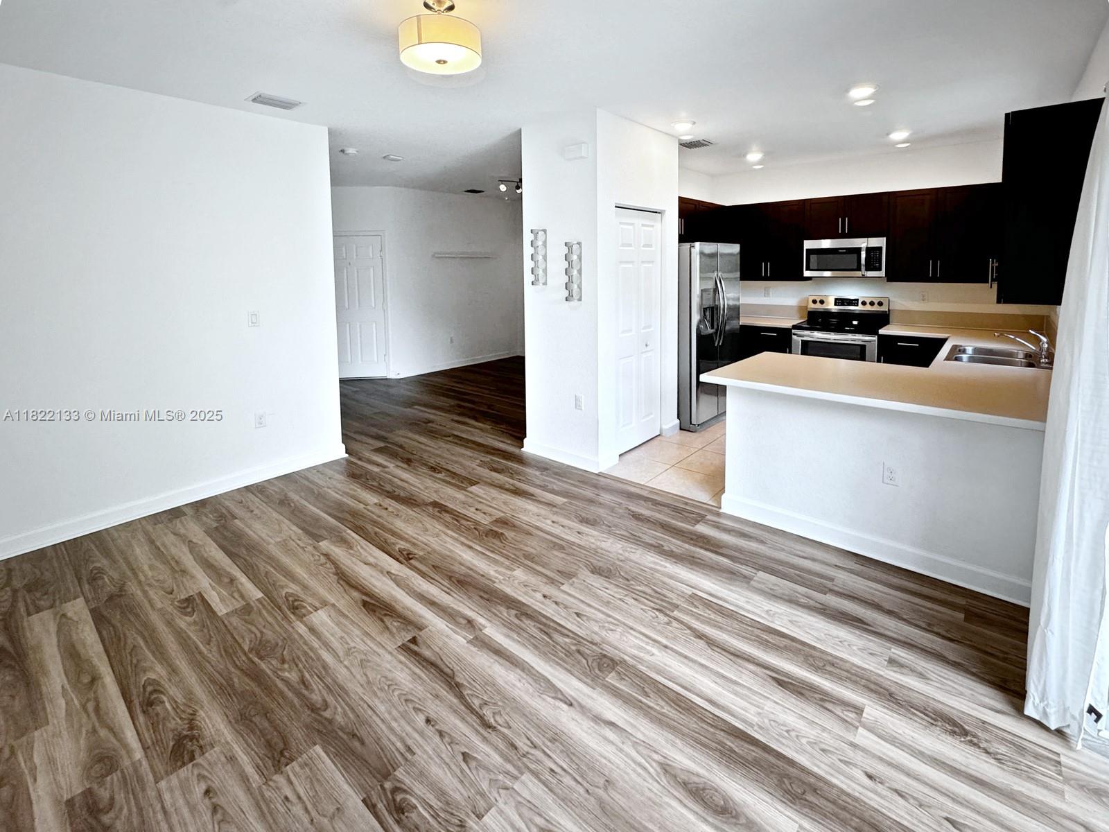 PALOMINO LAKES - Residential