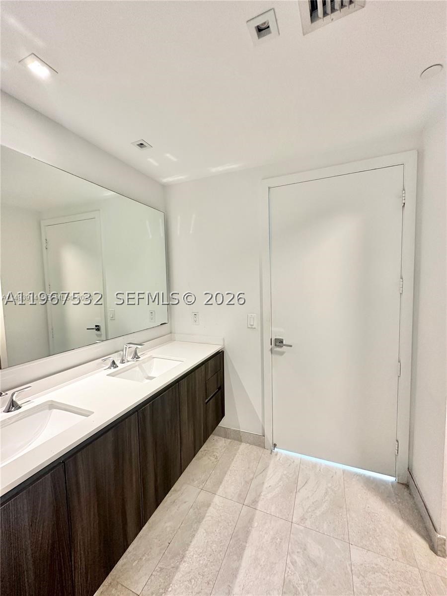 ARIA ON THE BAY CONDO - Residential