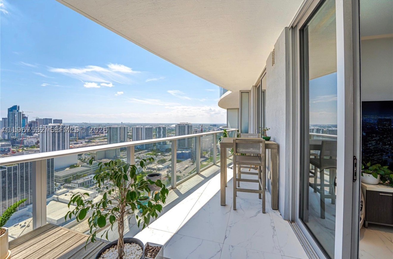 ARIA ON THE BAY CONDO - Residential