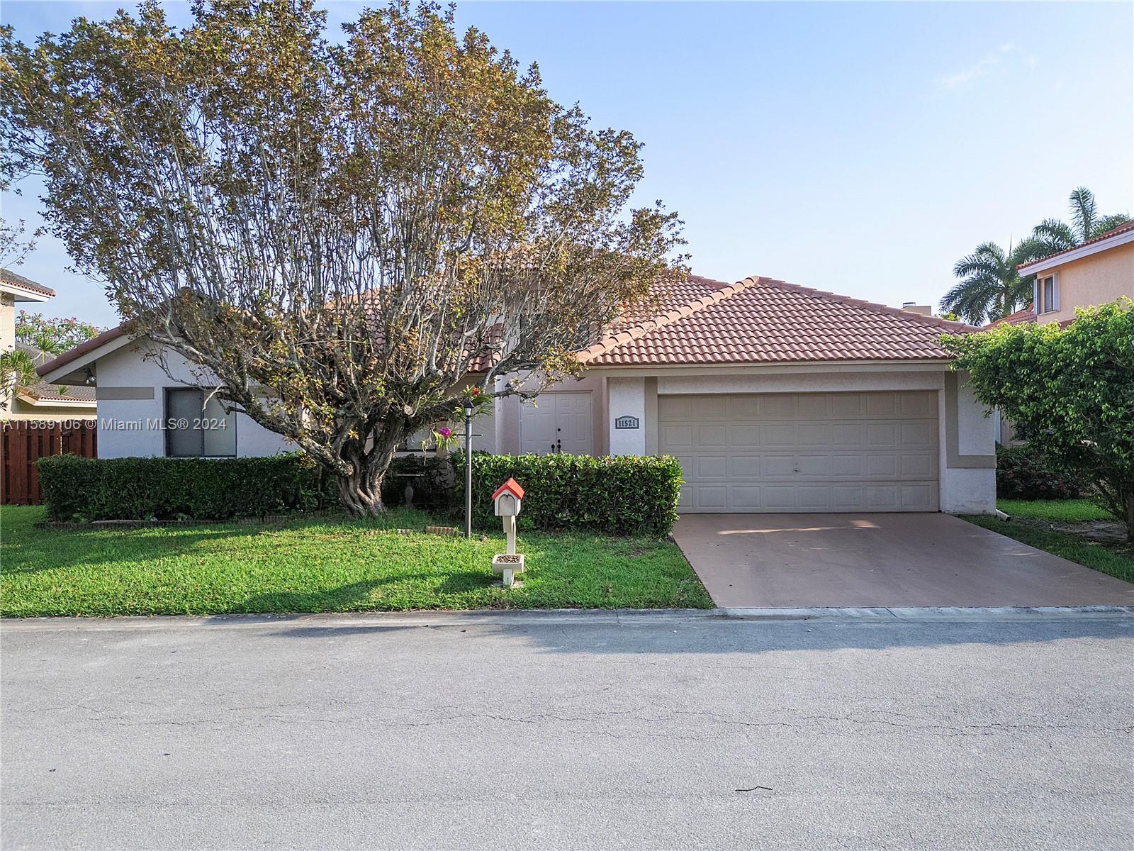PEMBROKE LAKES SOUTH - Residential