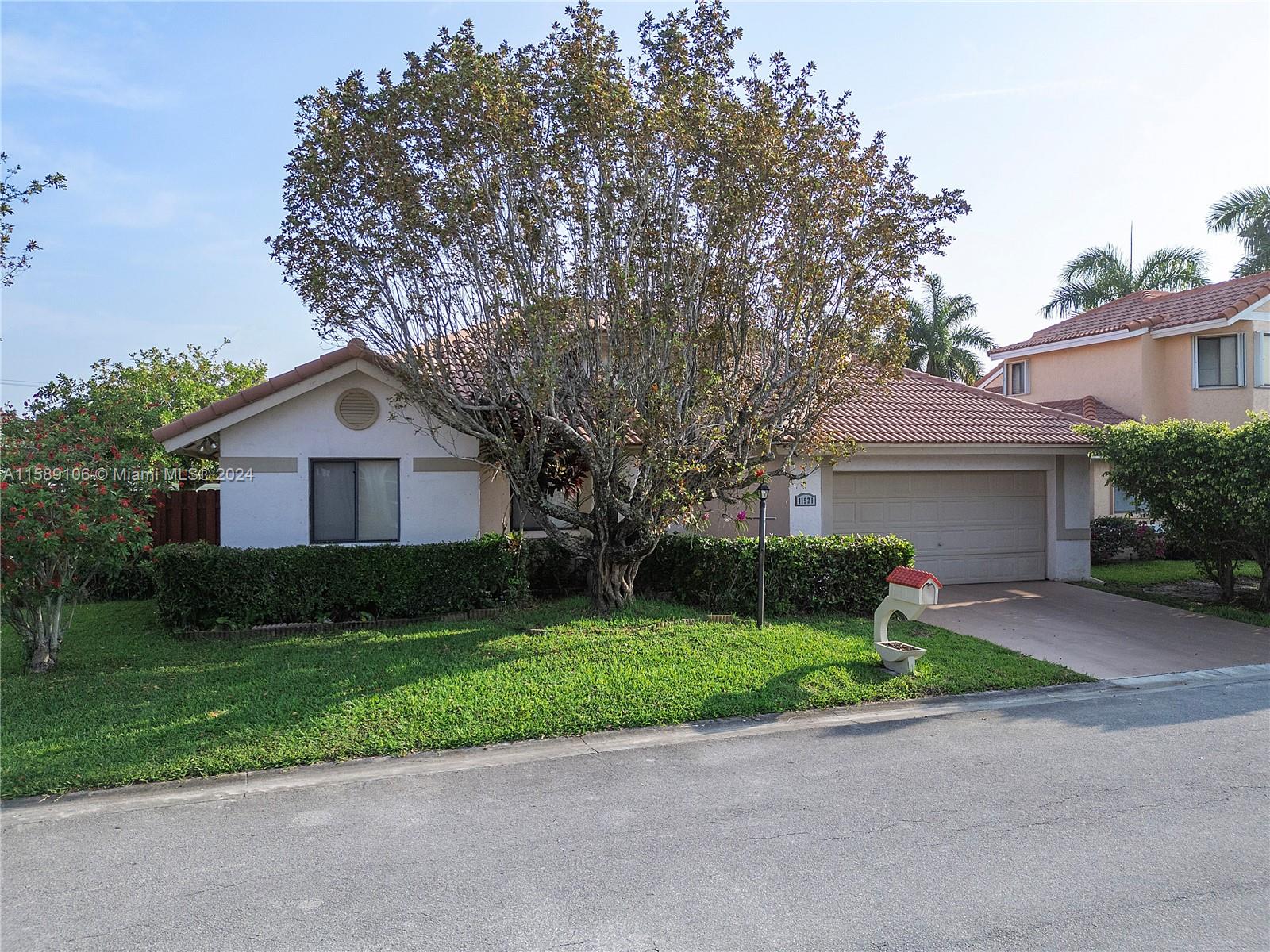PEMBROKE LAKES SOUTH - Residential