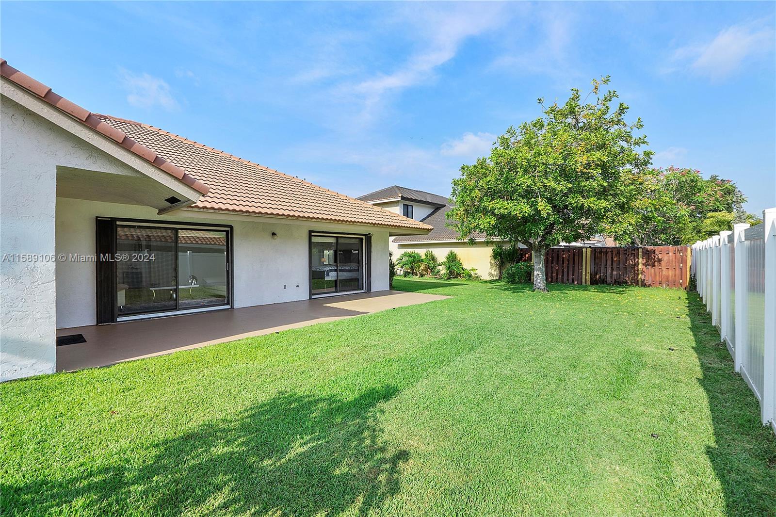 PEMBROKE LAKES SOUTH - Residential