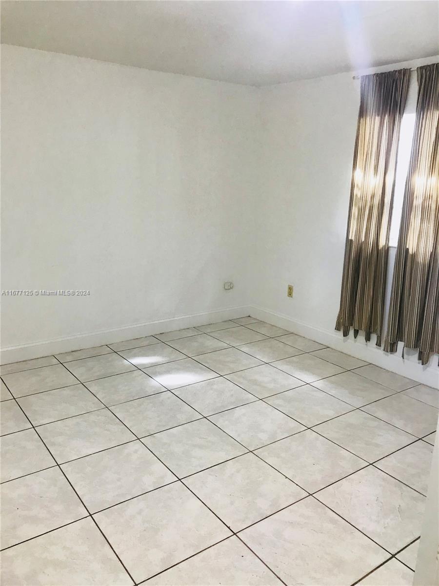 ROCKMOOR VILLA TRACK - Residential Lease