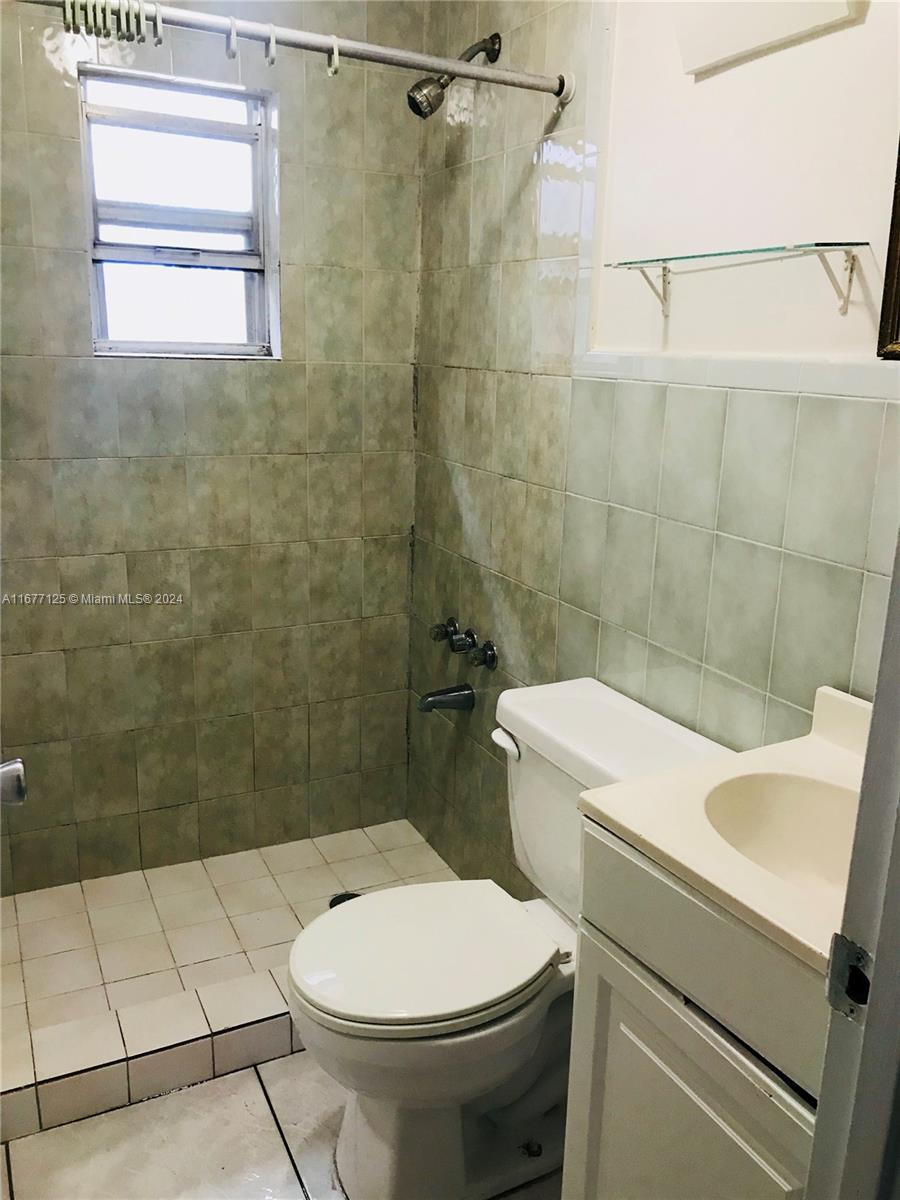 ROCKMOOR VILLA TRACK - Residential Lease