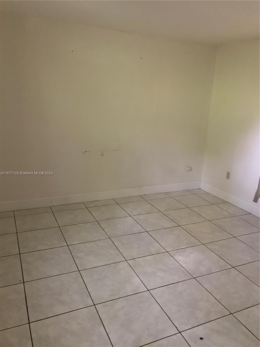 ROCKMOOR VILLA TRACK - Residential Lease