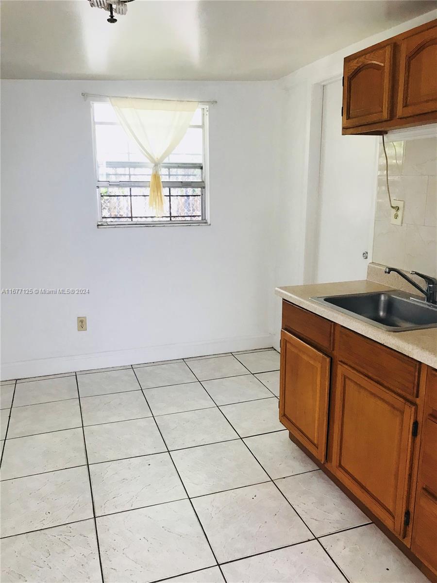 ROCKMOOR VILLA TRACK - Residential Lease