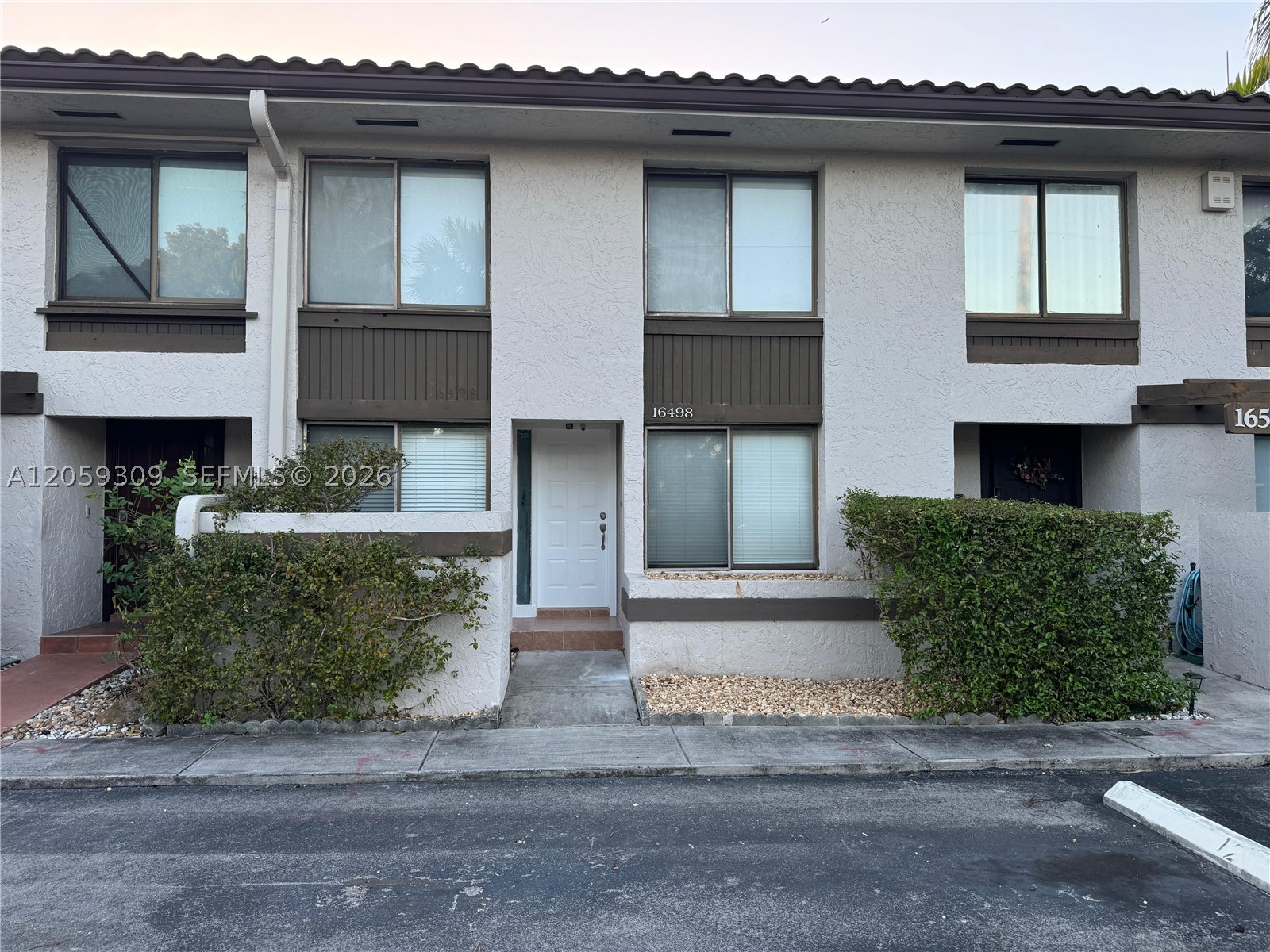 GREAT 3/2.5 TWO-STORY TOWNHOUSE WITH A BIG FENCED PATIO ** STAINLESS STEEL APPLIANCES ** GRANITE COUNTERTOPS ** LAUNDRY ROOM ** 2 ASSAINGED PARKING SPOTS ** AMAZING LOCATION – MIN AWAY FROM OLETA RIVER STATE PARK AND EASTERN SHORES, SUNNY ISLES AND AVENTURA, SHOPPING CENTERS, SCHOOLS AND BEACHES*** ACCESS TO THE HOA POOL IS INCLUDED* HOA FEES INCLUDE WATER*