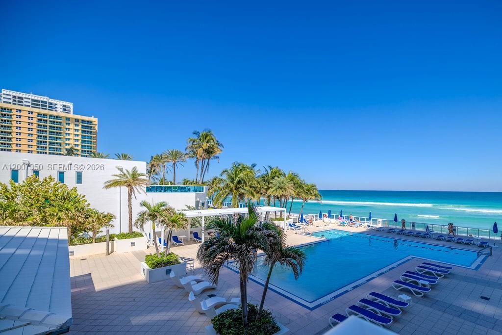 AQUARIUS CONDO - Residential