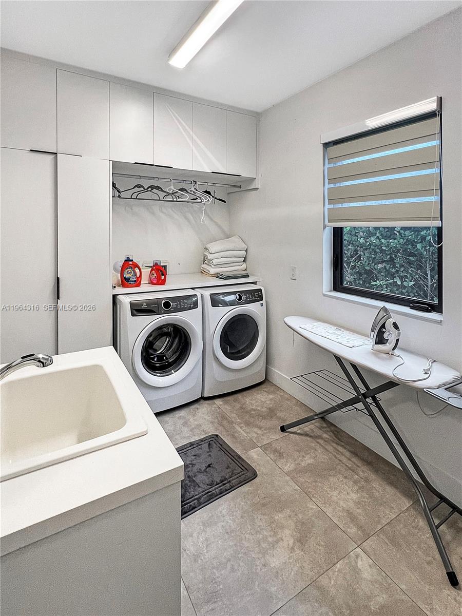 WESTON ESTATES - Residential
