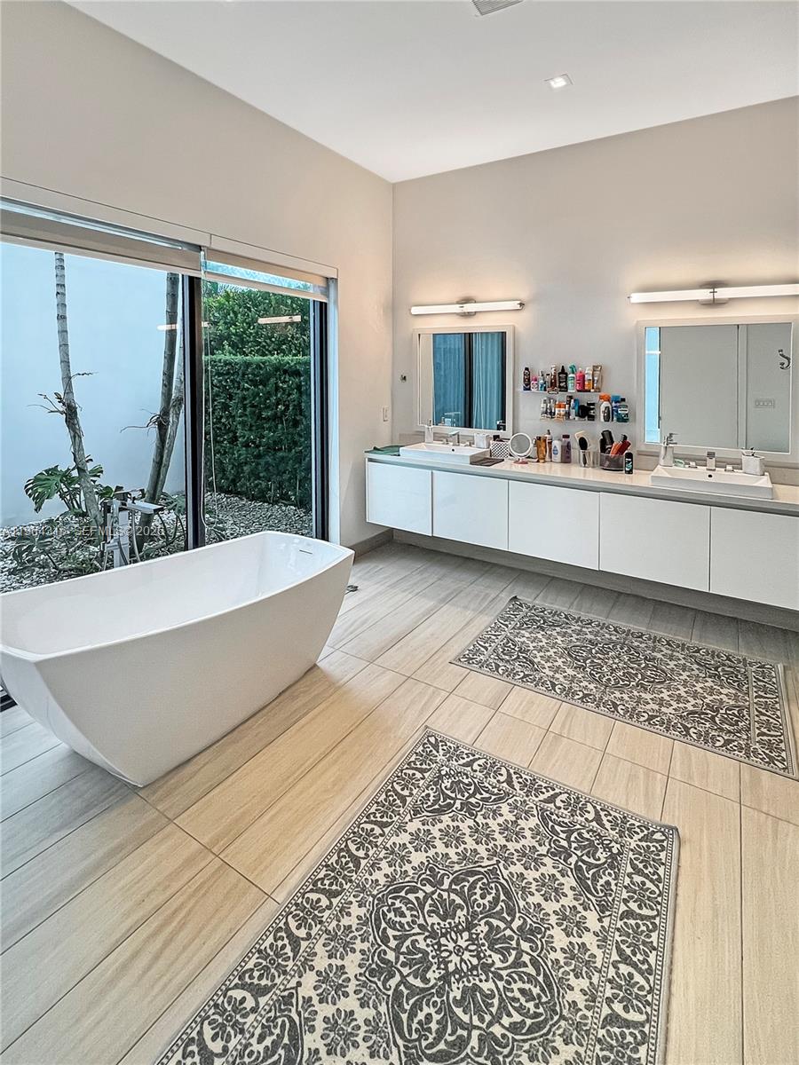 WESTON ESTATES - Residential