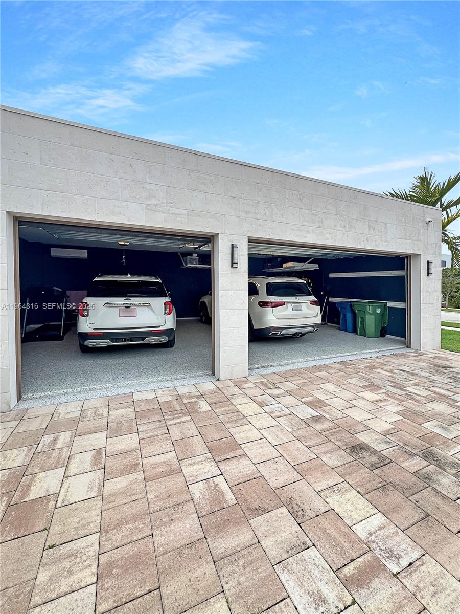 WESTON ESTATES - Residential