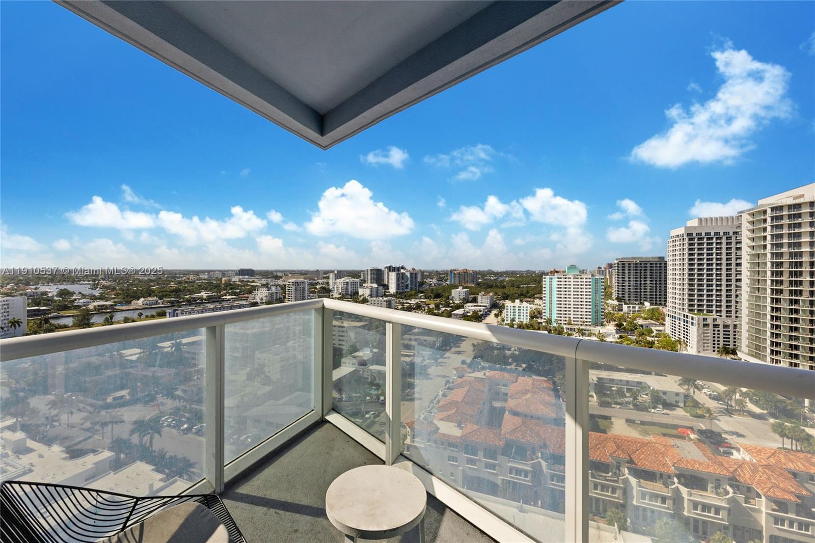 FORT LAUDERDALE RESIDENCE - Residential