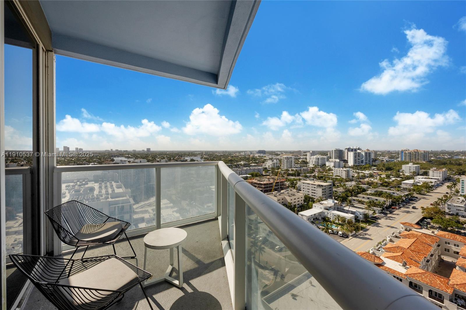 FORT LAUDERDALE RESIDENCE - Residential