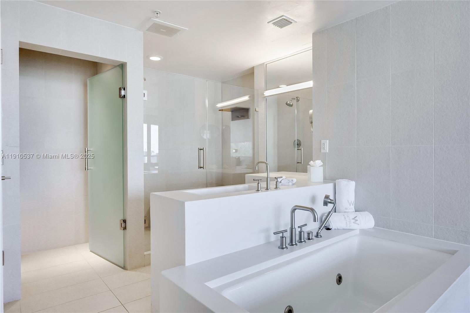 FORT LAUDERDALE RESIDENCE - Residential
