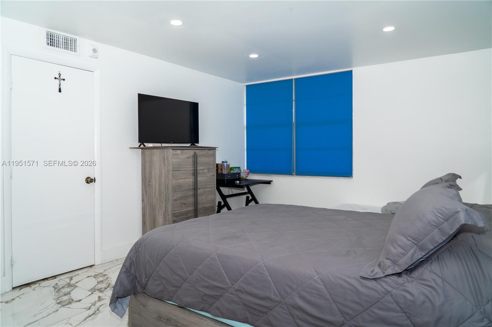 SANDALWOOD CONDO APTS - Residential