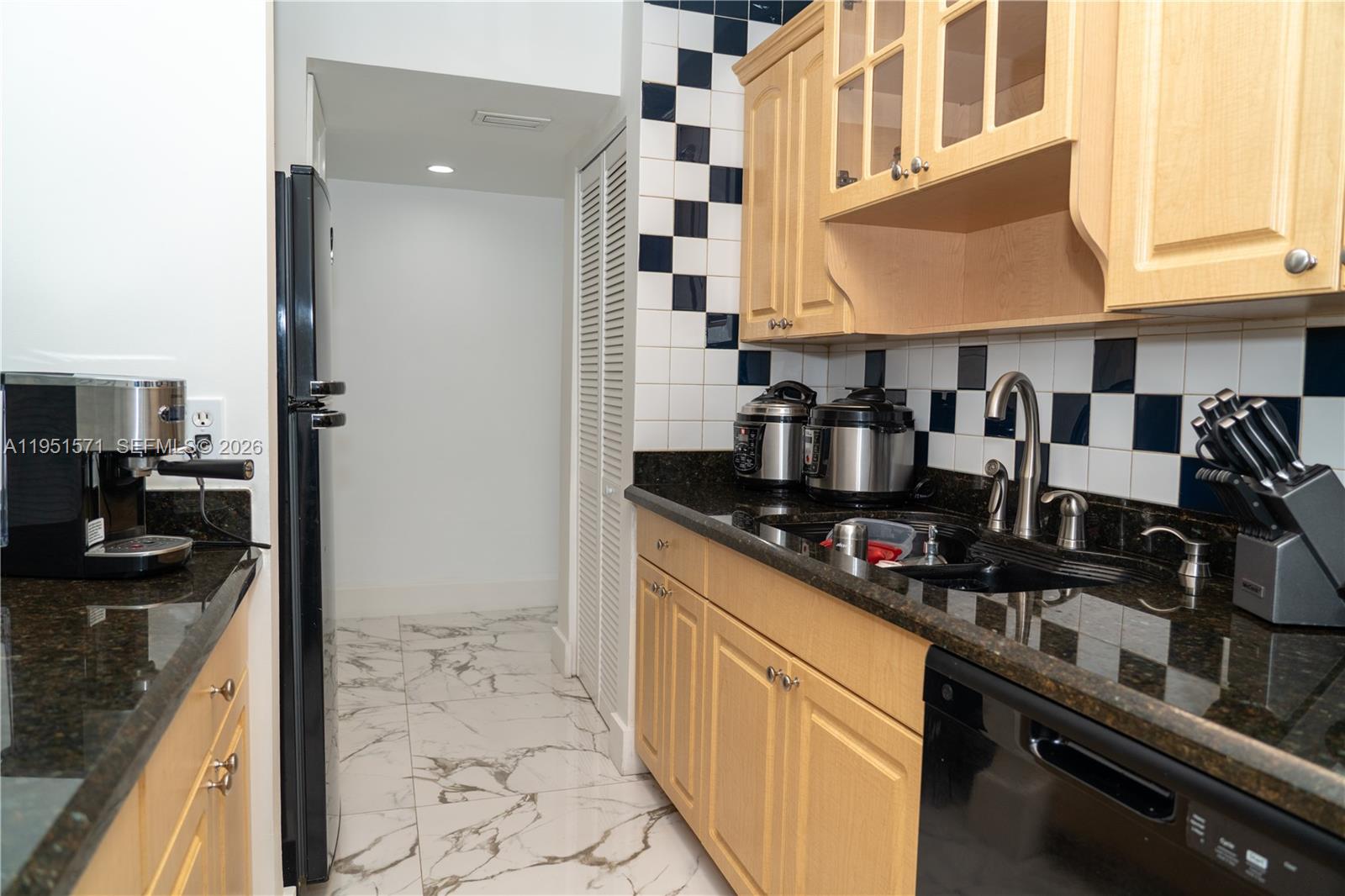 SANDALWOOD CONDO APTS - Residential