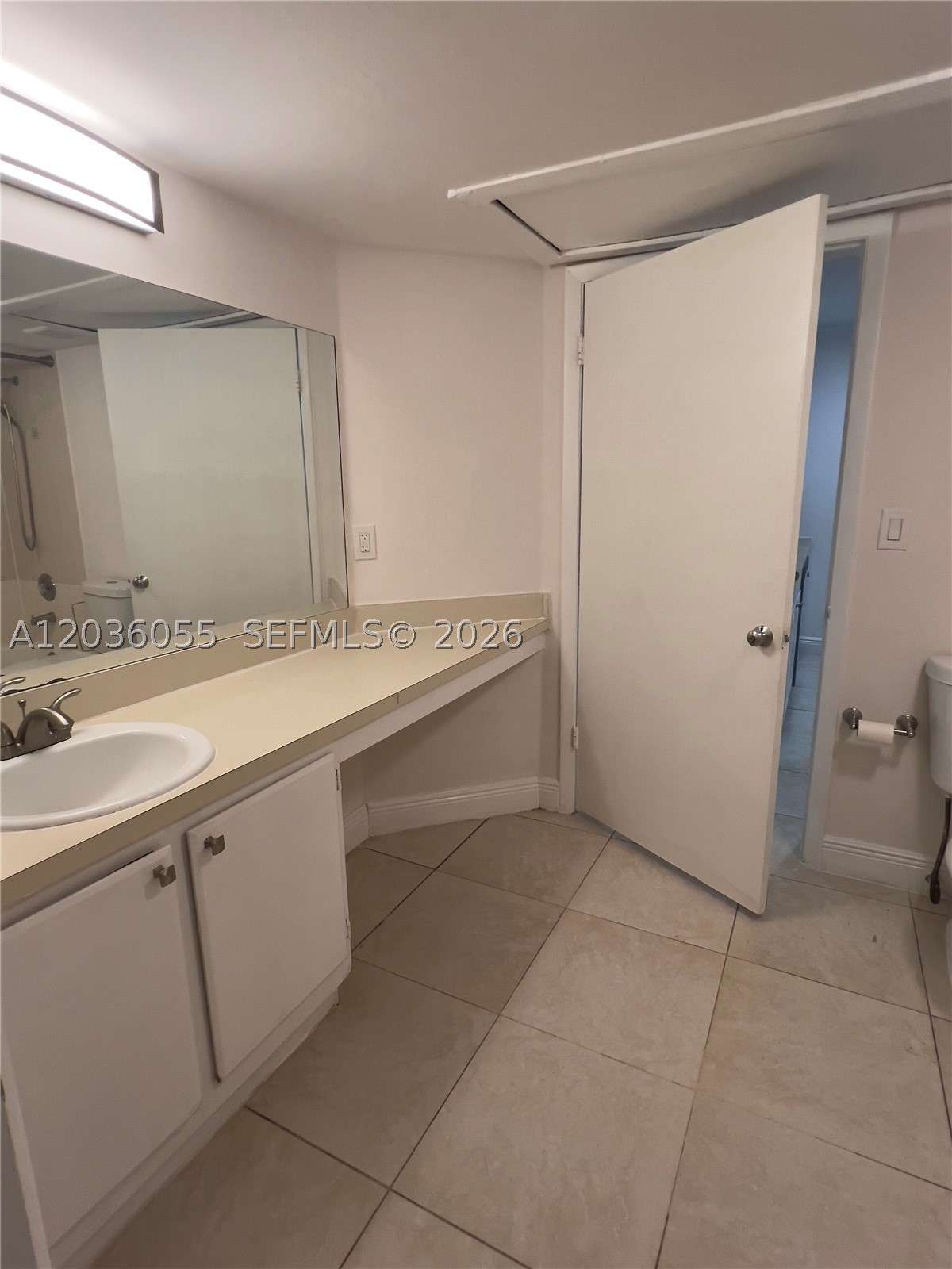 LAKEVIEW CLUB CONDO - Residential Lease